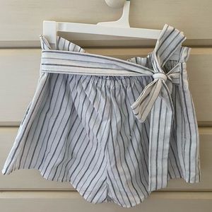 Black and white tie linen shorts